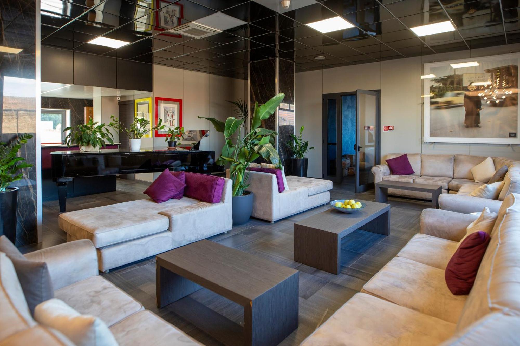 Tiby Hotel